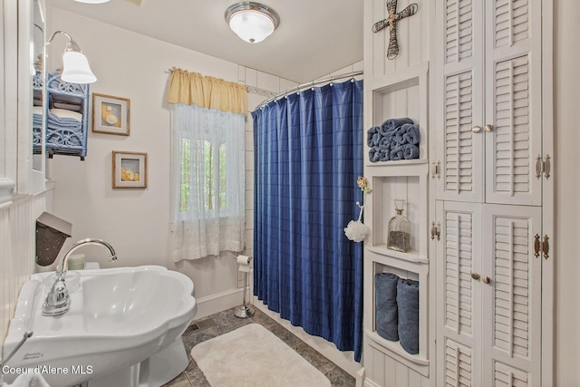 3467 E Sunset Dr, Harrison, ID 83833 - full bathroom with a closet and curtained shower