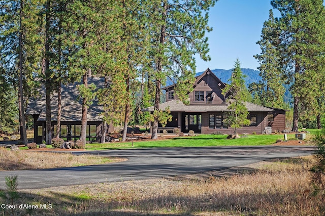 2623 E Old Barn Ct, Harrison, ID 83833 - view of front of property featuring a front yard and a mountain view