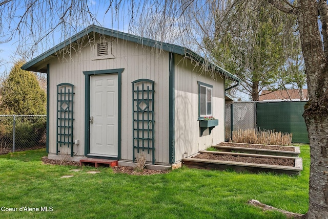 view of outdoor structure featuring an outdoor structure and fence