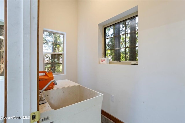 bathroom featuring a sink