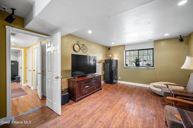 2790 W Versailles Dr, Coeur Dalene, ID 83815 - interior space with recessed lighting, baseboards, visible vents, and wood finished floors