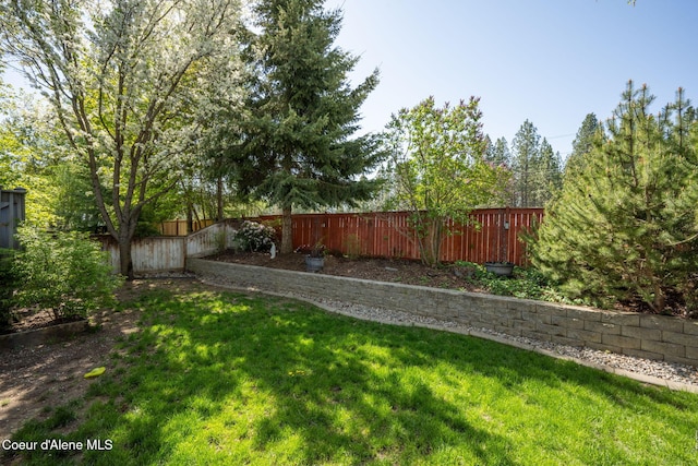 2790 W Versailles Dr, Coeur Dalene, ID 83815 - view of yard with a fenced backyard