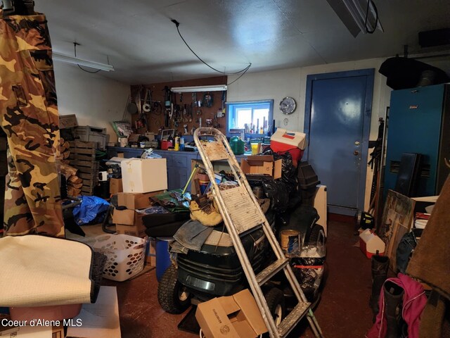 216 W Oak Ave, Osburn, ID 83849 - interior space featuring a workshop area