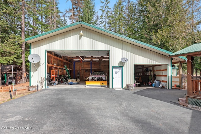 view of detached garage