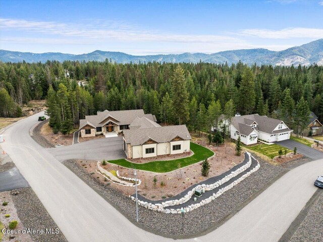 bird's eye view featuring a wooded view and a mountain view