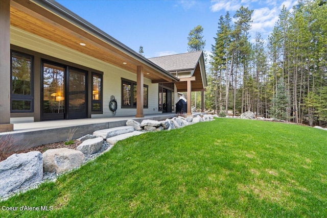 view of yard with a patio