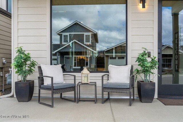 3242 N Rosalia Rd, Coeur Dalene, ID 83814 - view of patio