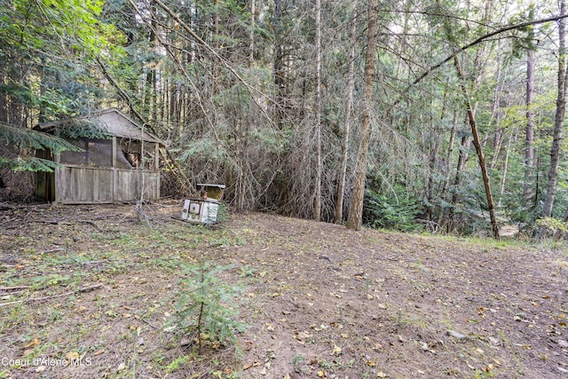 view of yard featuring a wooded view