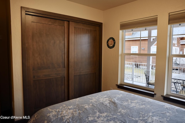 bedroom with a closet
