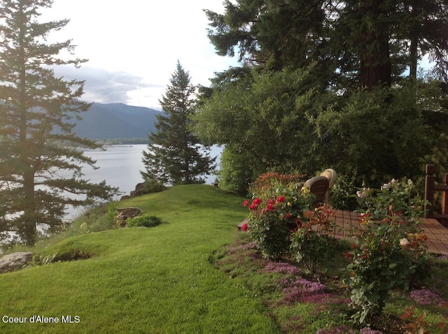154 W Eagle Crest Dr, Sagle, ID 83860 - view of green lawn featuring a water and mountain view