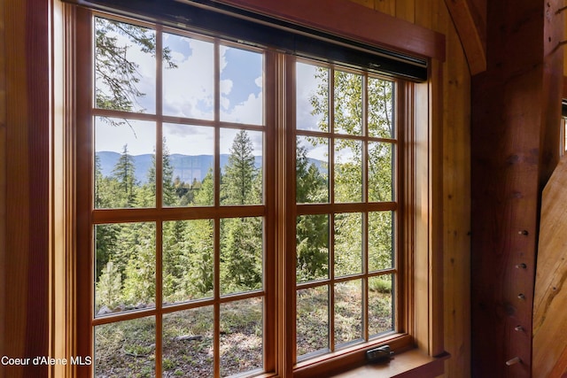interior details featuring a mountain view