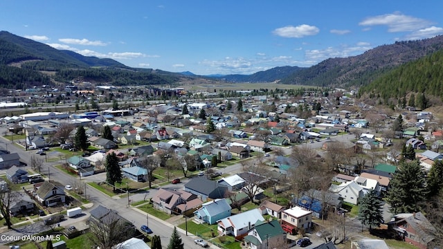 drone / aerial view featuring a residential view and a mountain view
