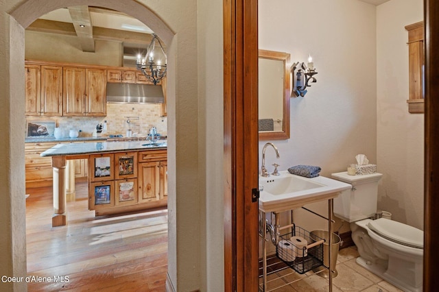 16917 S Basalt Dr, Coeur Dalene, ID 83814 - bathroom featuring beam ceiling and backsplash