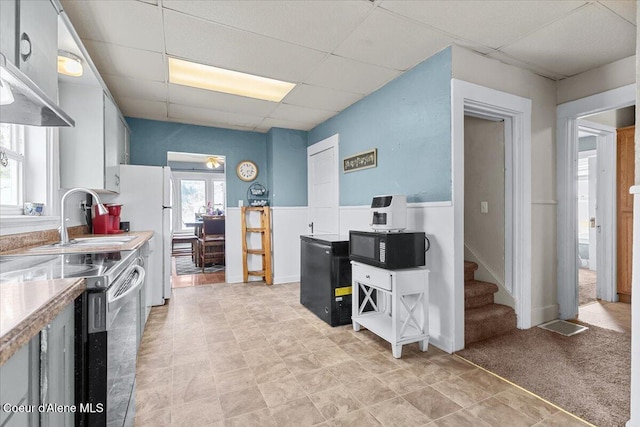 315 S 5th St, Saint Maries, ID 83861 - kitchen with stainless steel electric range, black microwave, freestanding refrigerator, a drop ceiling, and a sink
