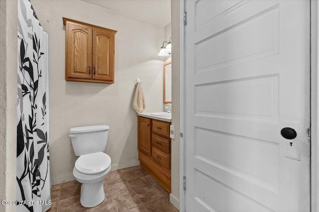 315 S 5th St, Saint Maries, ID 83861 - full bath featuring a shower with shower curtain, vanity, baseboards, and toilet