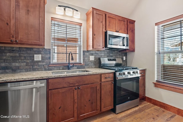 45 Welty Dr, Dover, ID 83825 - kitchen featuring a sink, tasteful backsplash, light wood-style floors, and stainless steel appliances
