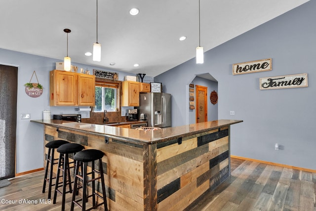 181 E Deer Meadow Ln, Blanchard, ID 83804 - kitchen with stainless steel appliances, arched walkways, dark countertops, and wood finished floors