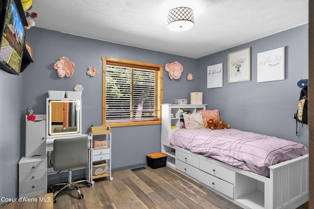 181 E Deer Meadow Ln, Blanchard, ID 83804 - bedroom with visible vents, wood finished floors, and a textured ceiling