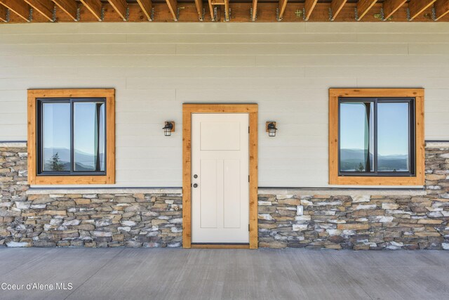 property entrance featuring stone siding