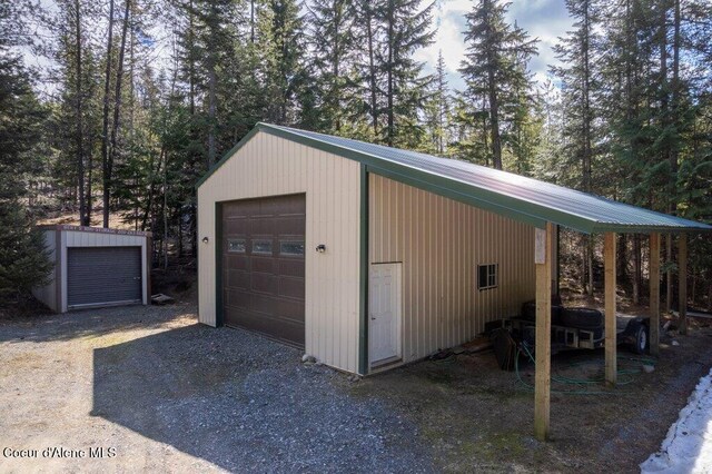 detached garage with gravel driveway
