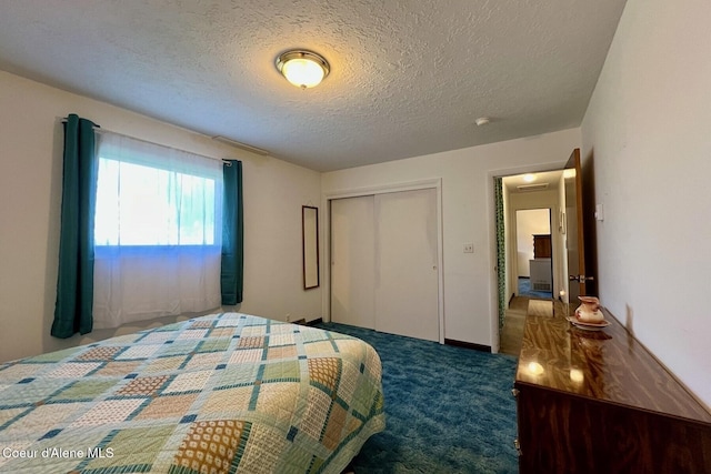 321 High St, Priest River, ID 83856 - bedroom featuring carpet flooring, a textured ceiling, and a closet