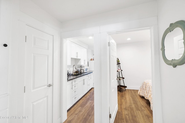 516 E Indiana Ave, Coeur Dalene, ID 83814 - hallway with wood finished floors and a sink