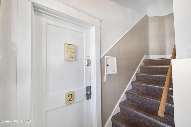 516 E Indiana Ave, Coeur Dalene, ID 83814 - view of staircase