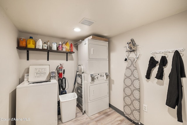 516 E Indiana Ave, Coeur Dalene, ID 83814 - laundry room featuring recessed lighting, laundry area, visible vents, light wood-style flooring, and stacked washer and dryer