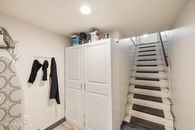516 E Indiana Ave, Coeur Dalene, ID 83814 - view of stairway