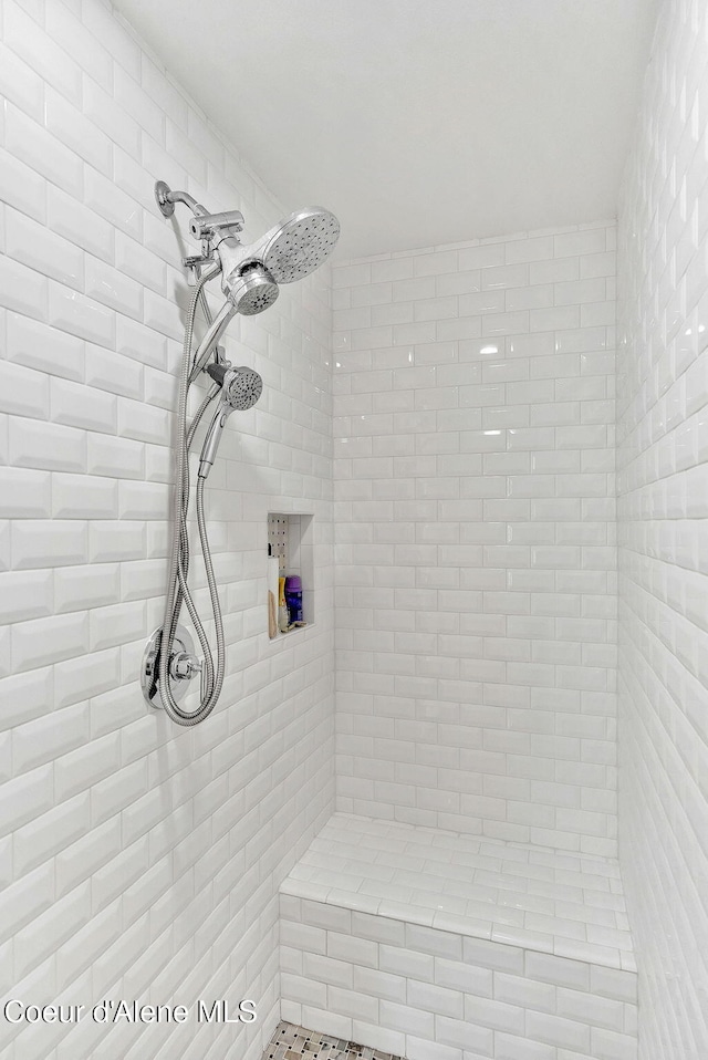 3825 E English Point Rd, Hayden, ID 83835 - full bathroom featuring tiled shower