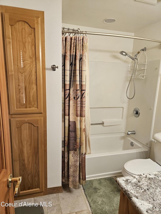 11268 N Friar Dr, Hayden, ID 83835 - bathroom with toilet and shower / tub combo with curtain