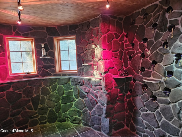 11268 N Friar Dr, Hayden, ID 83835 - bathroom with rail lighting and wood ceiling