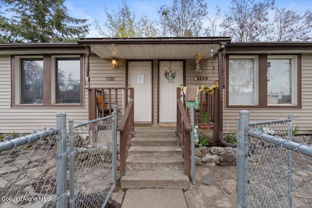 1515 E Elm Ave, Coeur Dalene, ID 83814 - entrance to property with a gate