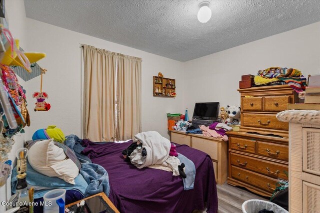 1515 E Elm Ave, Coeur Dalene, ID 83814 - bedroom featuring wood finished floors and a textured ceiling