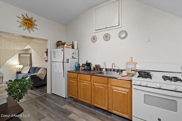 1515 E Elm Ave, Coeur Dalene, ID 83814 - kitchen featuring white appliances, a sink, dark wood finished floors, brown cabinets, and dark countertops