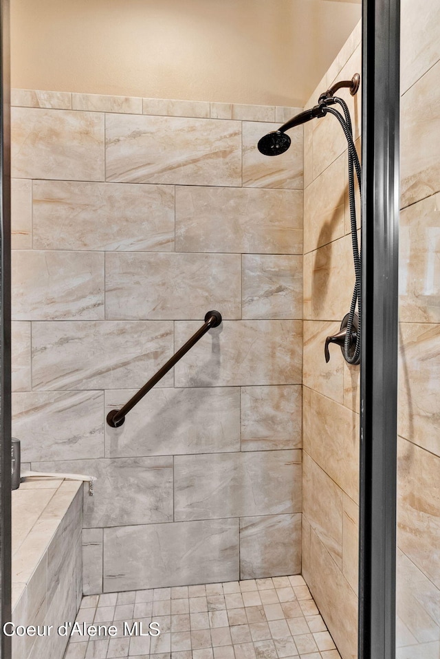 full bathroom featuring tiled shower
