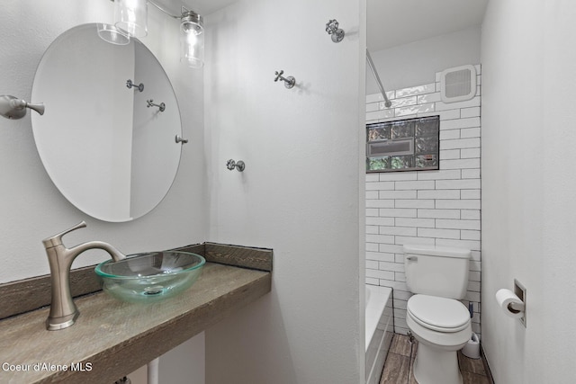 full bath with a tile shower and toilet