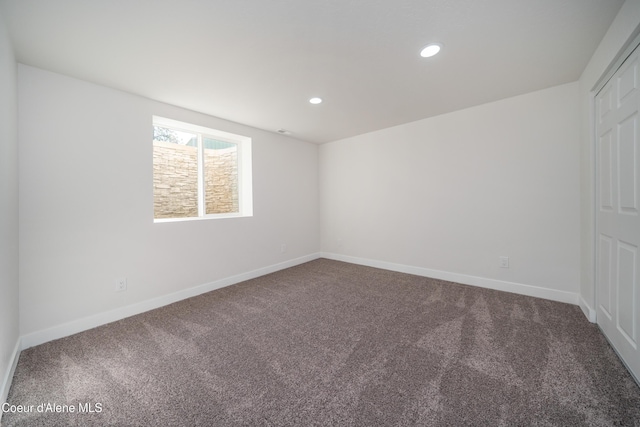 carpeted spare room featuring recessed lighting and baseboards