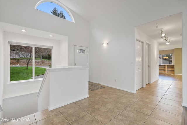 956 N Armstrong Dr, Coeur Dalene, ID 83814 - unfurnished room featuring light tile patterned flooring, vaulted ceiling, and baseboards