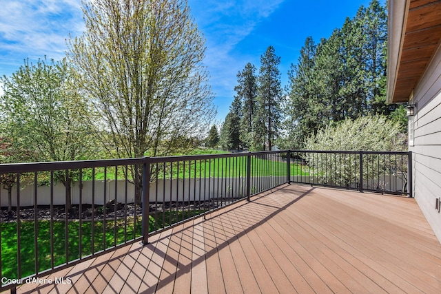 9024 N Baldwin Ct, Hayden, ID 83835 - wooden deck with fence
