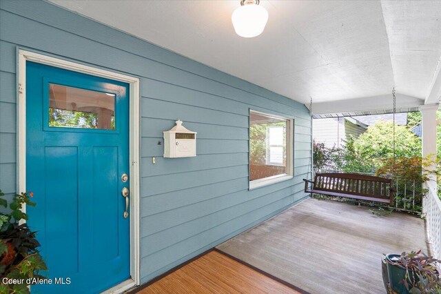 917 E Young Ave, Coeur Dalene, ID 83814 - entrance to property with covered porch