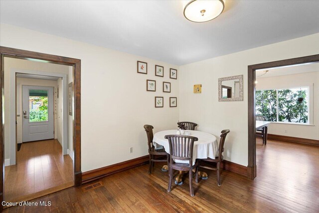 917 E Young Ave, Coeur Dalene, ID 83814 - dining space featuring wood-type flooring and baseboards