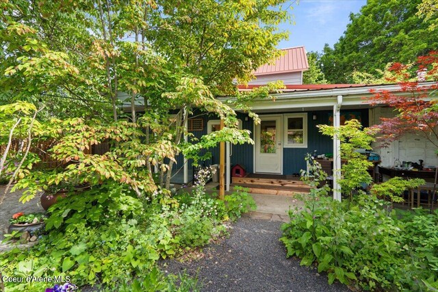 917 E Young Ave, Coeur Dalene, ID 83814 - view of exterior entry with metal roof and covered porch