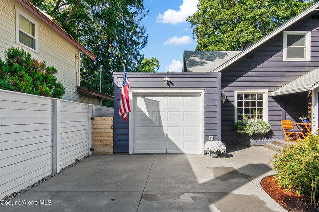 419 N Park Dr, Coeur Dalene, ID 83814 - garage featuring driveway and fence