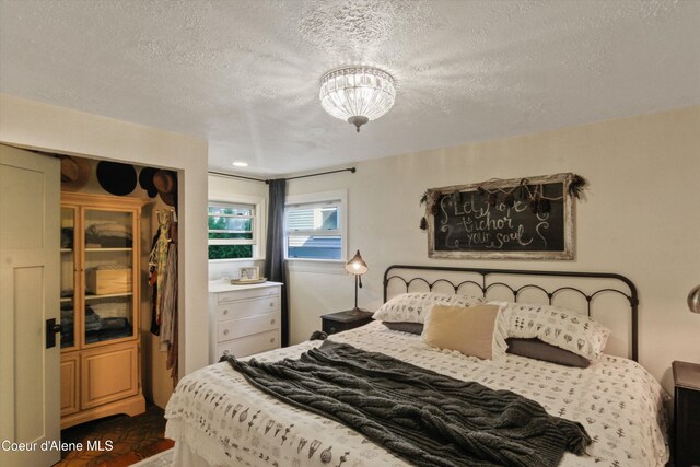 419 N Park Dr, Coeur Dalene, ID 83814 - bedroom with a textured ceiling