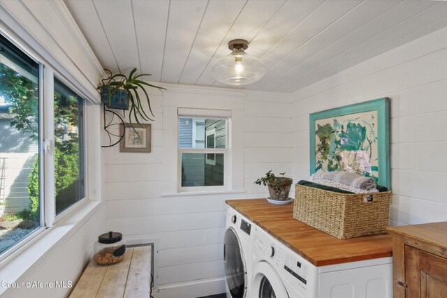 419 N Park Dr, Coeur Dalene, ID 83814 - washroom featuring washer and dryer