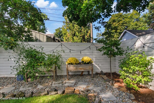 419 N Park Dr, Coeur Dalene, ID 83814 - view of yard with fence