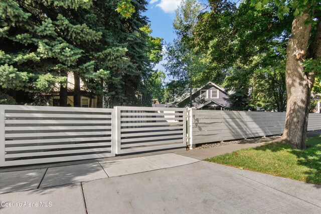 419 N Park Dr, Coeur Dalene, ID 83814 - view of gate with fence