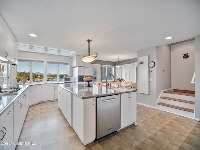 255 S Theresa Terrace Dr, Post Falls, ID 83854 - kitchen featuring a sink, stainless steel appliances, recessed lighting, white cabinetry, and an island with sink