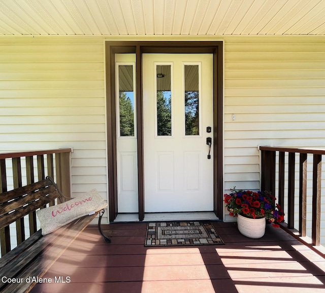 doorway to property with covered porch